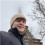 Aiuto ragazzi nello svolgimento di compiti o nello studio